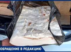 Морозовский предприниматель передал мобилизованным в подарок огромный кусок сала 