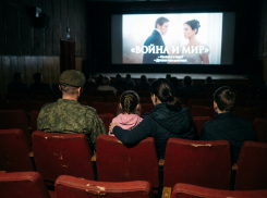 Для участников СВО и их семей в Морозовском районе запустили акцию «СВОи в кино»