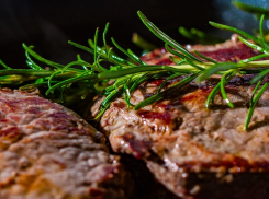 Шашлычки из домашнего мяса и колбаса к новогоднему столу: магазин «Мой мясной»