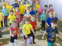 «В здоровом теле- здоровый дух!»: малыши филиала детского сада «Ромашка» повеселились на спортивном празднике 