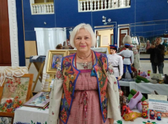 Директору районной библиотеки Светлане Храбровой присвоили звание «Мастер декоративно-прикладного искусства Дона» 