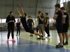 118 человек приняли участие в традиционных соревнованиях по троеборью памяти Алексея Самодова в Морозовске