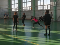 Победителем городских соревнований по волейболу в Морозовске стала команда СКА