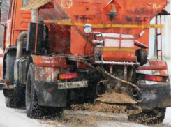 Вопрос-ответ: Почему в Морозовске не посыпают дороги и тротуары песком 