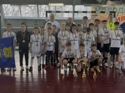 Футбол с душой: юные спортсмены чтят память легенды Морозовского района