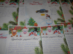 Дети из социального приюта в Морозовске написали письма доброму Дедушке Морозу