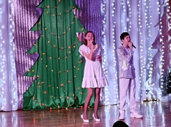 Юнармейцы зажгли публику на новогоднем концерте в Доме офицеров в Морозовске