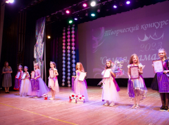 Восемь «Мисс»: в Морозовске не смогли выбрать лучшую младшеклассницу и наградили этим титулом всех участниц творческого конкурса