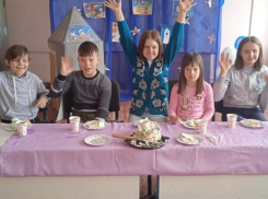 Праздничным чаепитием и «космическими стартами» отметили День космонавтики в Покровском сельском клубе