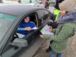 Акцию «На встречу безопасности!» провели сотрудники ГИБДД Морозовска и отряд ЮИД гимназии №5