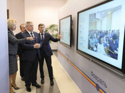 Молодых специалистов необходимо стимулировать к педагогической работе, - губернатор Ростовской области обозначил сроки изменения системы оплаты труда для учителей