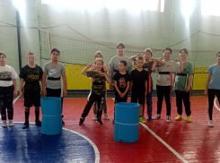 Дети в хуторе Костино-Быстрянский познакомились с увлекательной игрой в тэг-регби