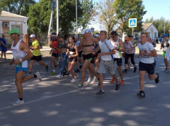 Победителями 24-ого всероссийского легкоатлетического пробега в Морозовске стали Николай Игнатенко и Владимир Козубаль 