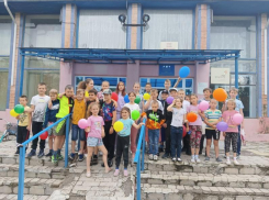 С началом летних каникул и Днем защиты детей поздравили юных жителей станицы Вольно-Донской