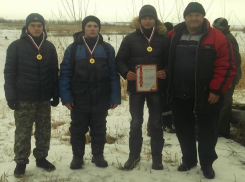 Победителями соревнований по зимней спортивной рыбалке стала команда Морозовского агропромышленного техникума