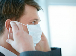 Одноразовая маска от вируса защищает, но на короткое время, - заведующий поликлинического отделения Морозовской ЦРБ 