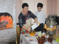 Заседание клуба «Дар» прошло в детском отделе библиотеки Морозовска 