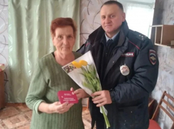 Полицейские навестили семьи погибших коллег в преддверии 8 марта