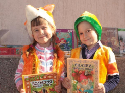 Дети делали селфи в костюмах любимых книжных героев