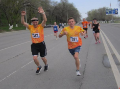 Второе место занял бегун из Морозовского района в большом волгоградском марафоне «Победа»