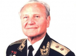 В этот день в Морозовске родился участник ВОВ, начальник связи ВМФ Григорий Толстолуцкий 