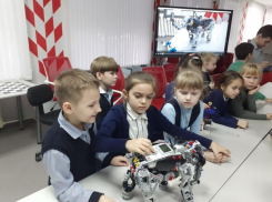Ученики 5-7 классов школы №4 в Морозовске представили на выставку личные и коллективные роботизированные модели