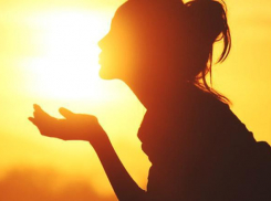 Низкая влажность воздуха и высокая солнечная активность ожидаются в День России