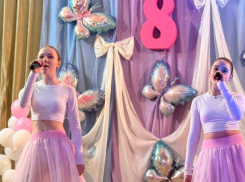 Морозовск отметил 8 марта аплодисментами: в Доме детского творчества прошел яркий праздничный концерт