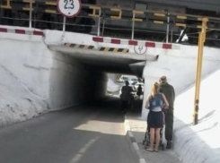 Пешеходам лучше лезть под колёса автомобилей, чем постоять пару минут, пропуская встречный поток? - морозовчанин Александр Матвиенко