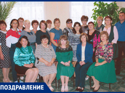 Учителей МБОУ Ново-Павловской школы с профессиональным праздником поздравили шестиклассники