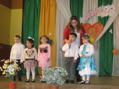 Праздничный концерт «Самая прекрасная из женщин» подготовили ко Дню матери в хуторе Старо-Петровском
