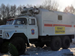 Пункт обогрева развернули спасатели у поворота на хутор Вознесенский