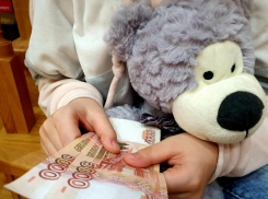 34 семьи получили выплаты на третьего ребенка или последующих детей в Морозовском районе 