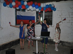 Душевный концерт ко Дню России провели культорганизаторы в Сибирьчанском сельском клубе