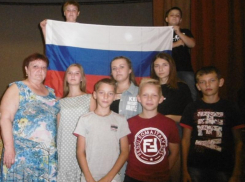 Тематический вечер «Триединство России» провели в честь 350-летия государственного флага в станице Вольно-Донской 