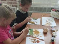 Осеннее разноцветие: выставку детского рисунка провели в Вишневском СК