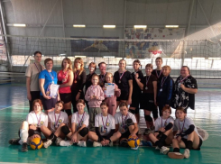 В Морозовском районе прошли соревнования по волейболу среди женских команд