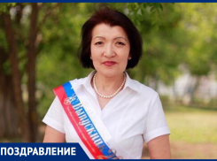 Светлану Идельбаеву поздравили с Днем рождения ученики 11 Б класса и родители