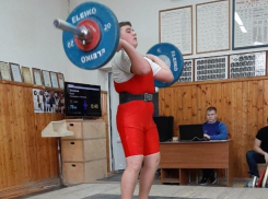 Морозовчанин Вадим Земляков завоевал III призовое место на соревнованиях по тяжелой атлетике в Шахтах