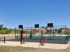 Многофункциональная спортивная площадка для детей и взрослых появилась на стадионе школы №4 в Морозовске