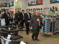 В Морозовске главы администраций городских поселений  Ростовской области посетили торгово-развлекательный комплекс