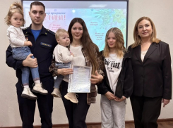 Будущим мамам вручили сертификаты: в Морозовском районе отметили День беременных