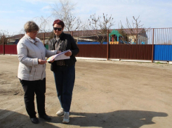 «Вас уже могут обманывать»: в Морозовске вышли на улицы с предупреждением о мошенниках