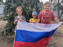 Российскому триколору более 300-х лет: с историей появления флага познакомила культорганизатор Сибирьчанского СК