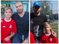Двое юных футболистов из Морозовска встретились с Тимофеем Калачевым и Александром Гацканом