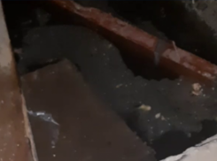 «Обнаружены полотенца и салфетки»: канализационные трубы прочистили на улице Зеленского 