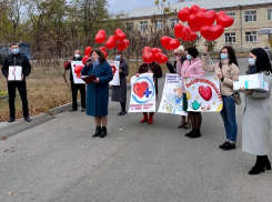 «Спасибо врачам!»: морозовчане поблагодарили медиков за работу в период пандемии