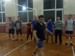 Соревнования по волейболу между командами вишневской школы и морозовской гимназией окончились победой Вадима Святогорова