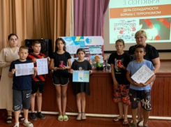 Свечи памяти зажгли в Вишневском сельском клубе в День солидарности в борьбе с терроризмом 