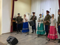 Народный ансамбль казачьей песни «Криница» дал концерт в госпитале войск национальной гвардии в Новочеркасске